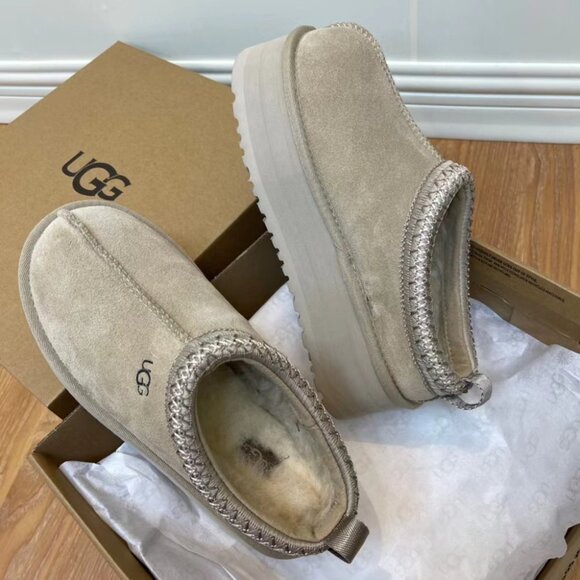 UGG Cream Platform Shoes - Picture 6 of 7